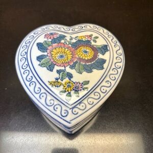 Large 6” Porcelain Heart Shaped Asian Style Trinket Box Candy Dish Lidded